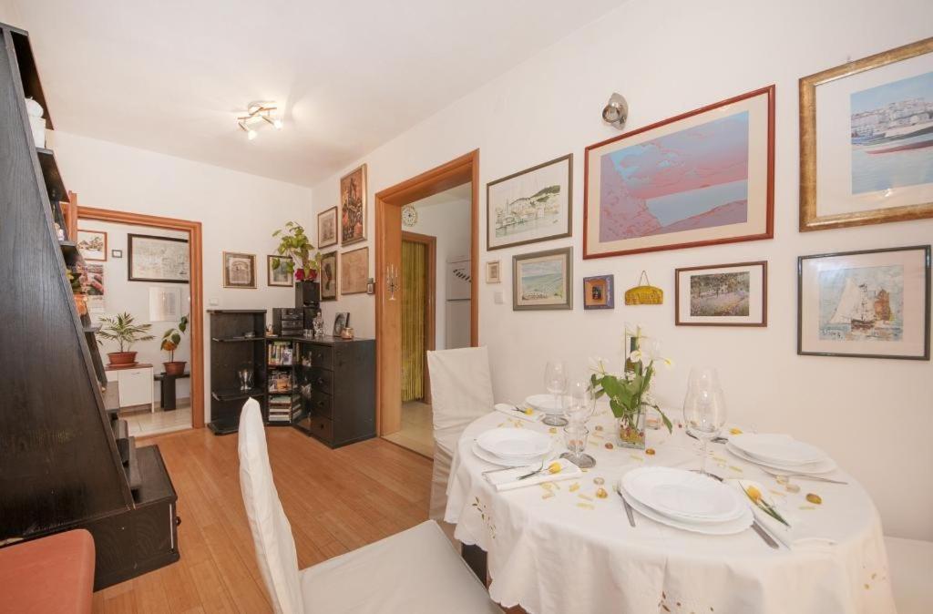 Apartments Kalajzic Pucisca Oda fotoğraf